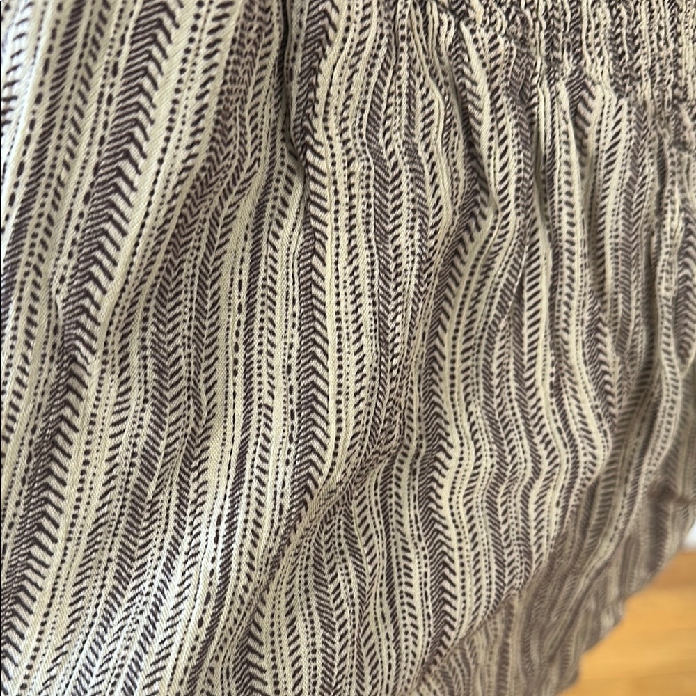 Striped Ruffle romper - Picture 3 of 3